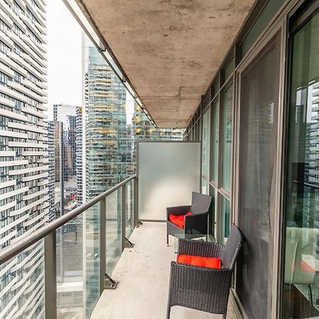 トロントGorgeous 1Br W/Parking Across The Scotiabank Arenaアパートメント エクステリア 写真