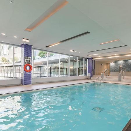 トロントGorgeous 1Br W/Parking Across The Scotiabank Arenaアパートメント エクステリア 写真