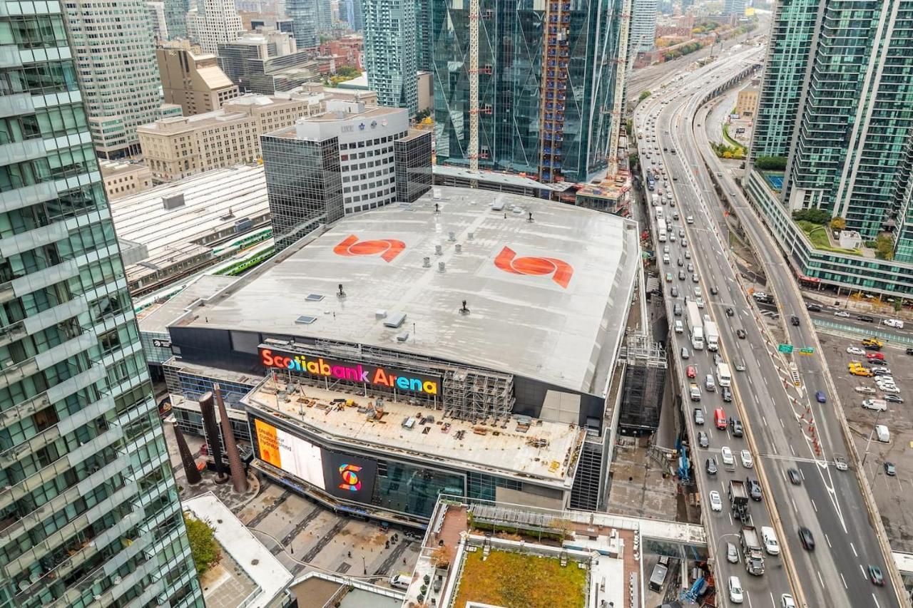 トロントGorgeous 1Br W/Parking Across The Scotiabank Arenaアパートメント エクステリア 写真