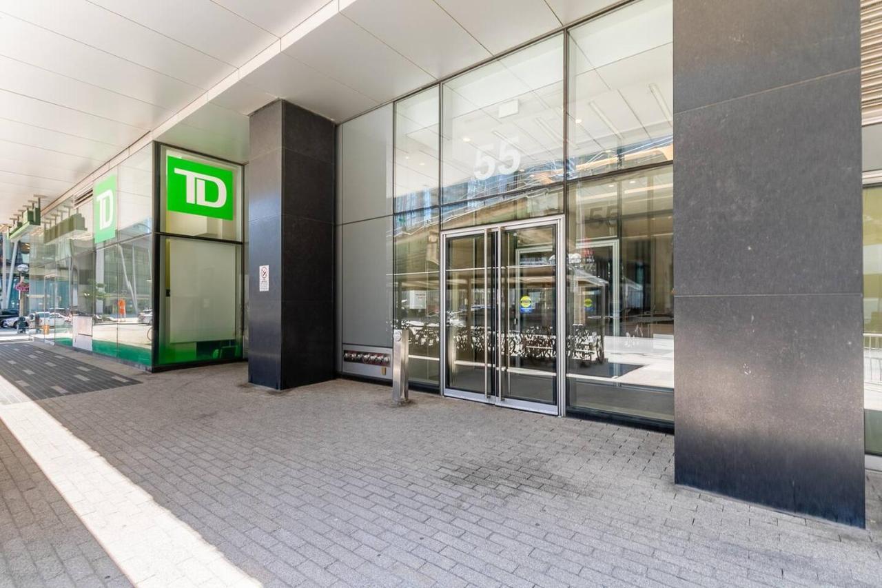 トロントGorgeous 1Br W/Parking Across The Scotiabank Arenaアパートメント エクステリア 写真