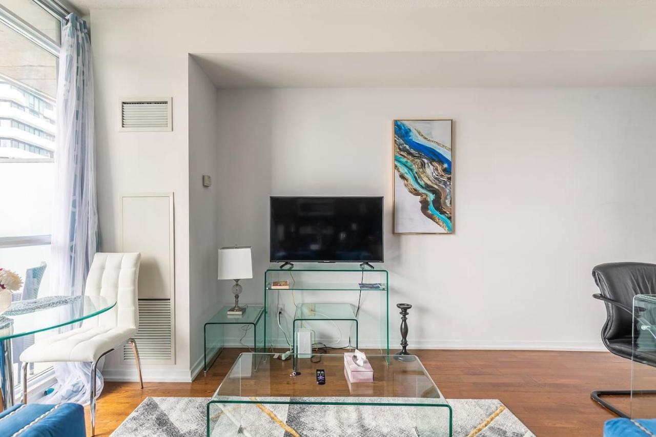 トロントGorgeous 1Br W/Parking Across The Scotiabank Arenaアパートメント エクステリア 写真